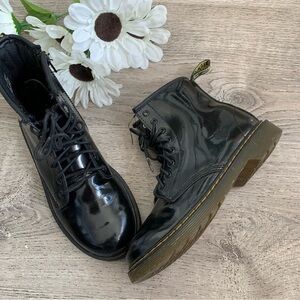 DR MARTENS BLACK PATENT LEATHER BOOTS